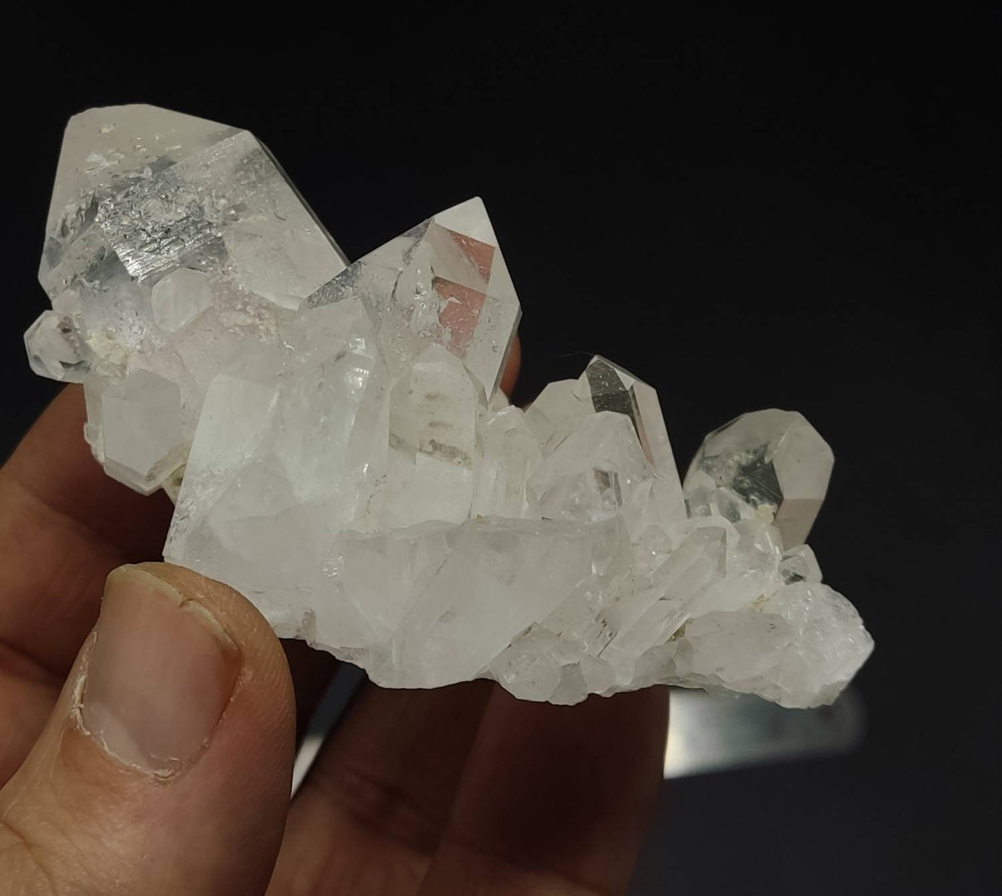 An aesthetic self standing Quartz crystal quartz cluster clear quartz natural quartz terminated quartz 118 grams