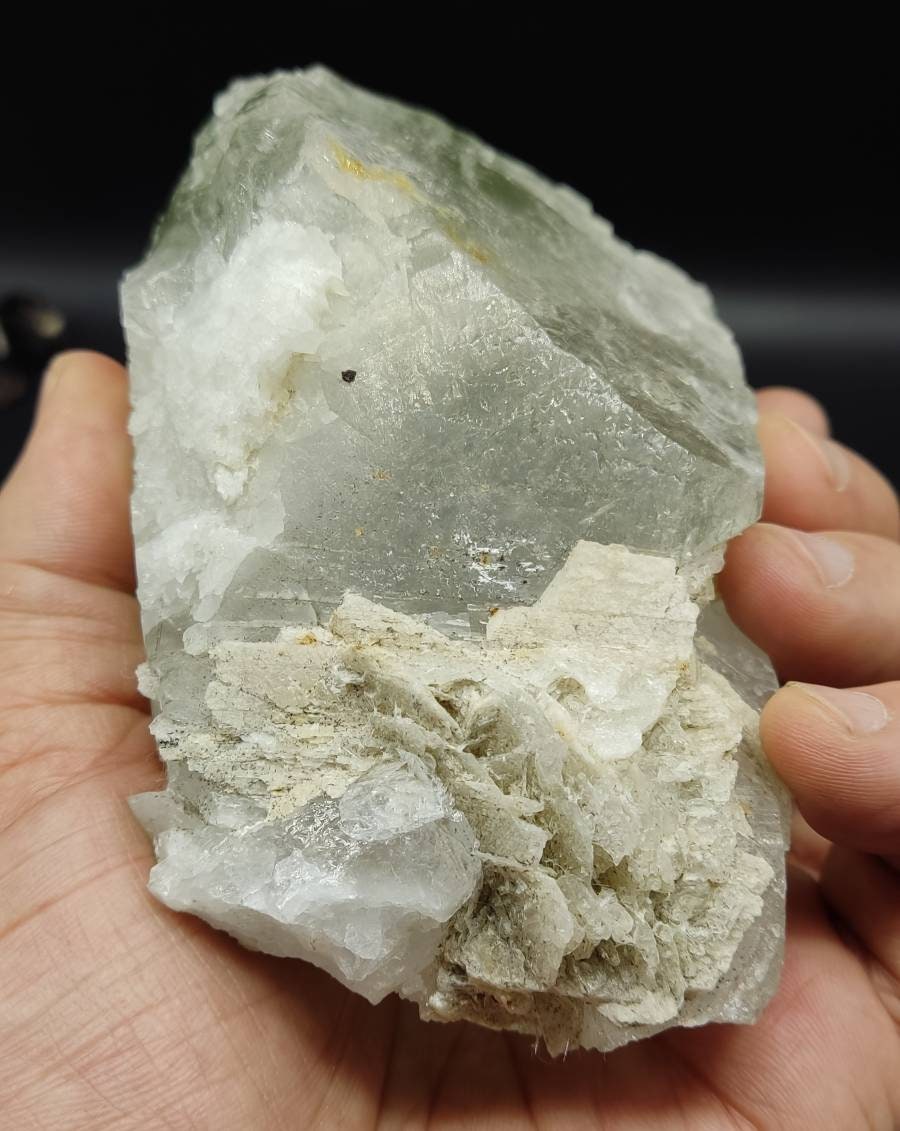 Quartz crystal with byss-olite inclusions 912 grams