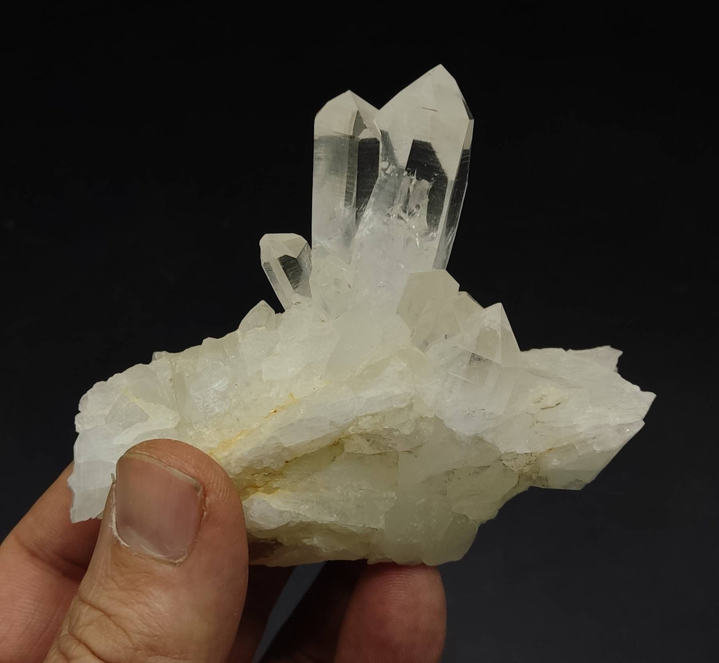 An aesthetic self standing Quartz crystal quartz cluster clear quartz natural quartz terminated quartz 237 grams