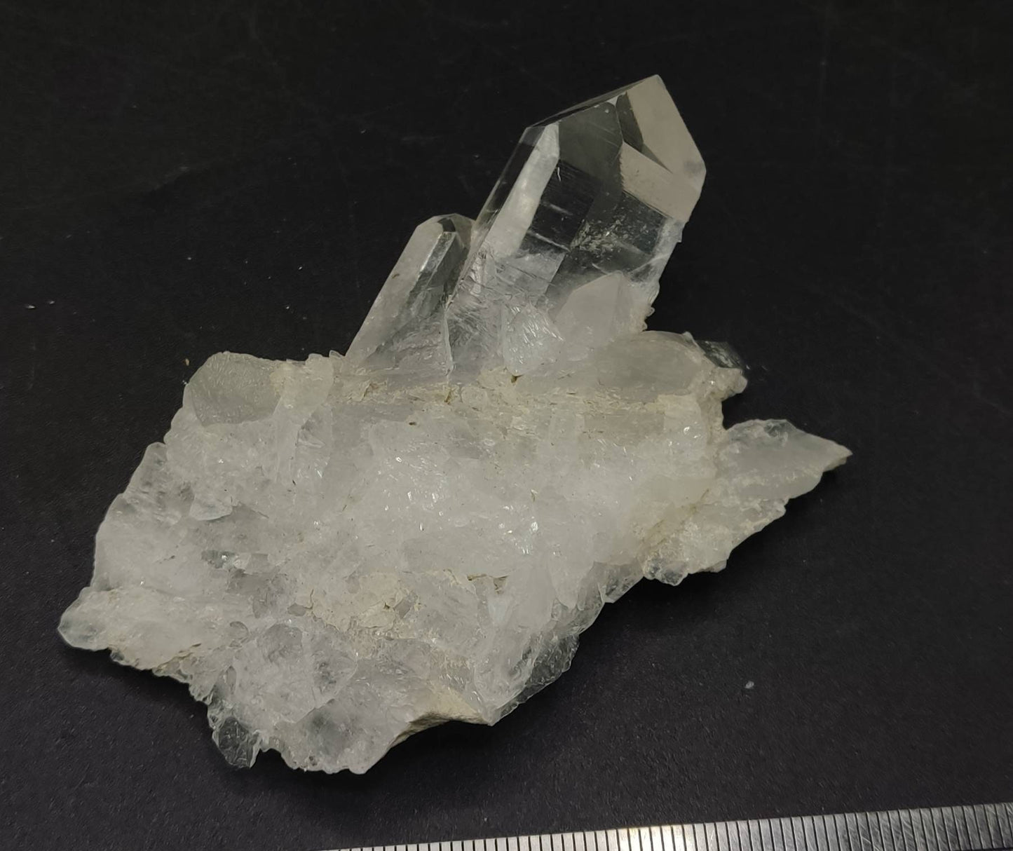 An aesthetic self standing Quartz crystal quartz cluster clear quartz natural quartz terminated quartz 51 grams