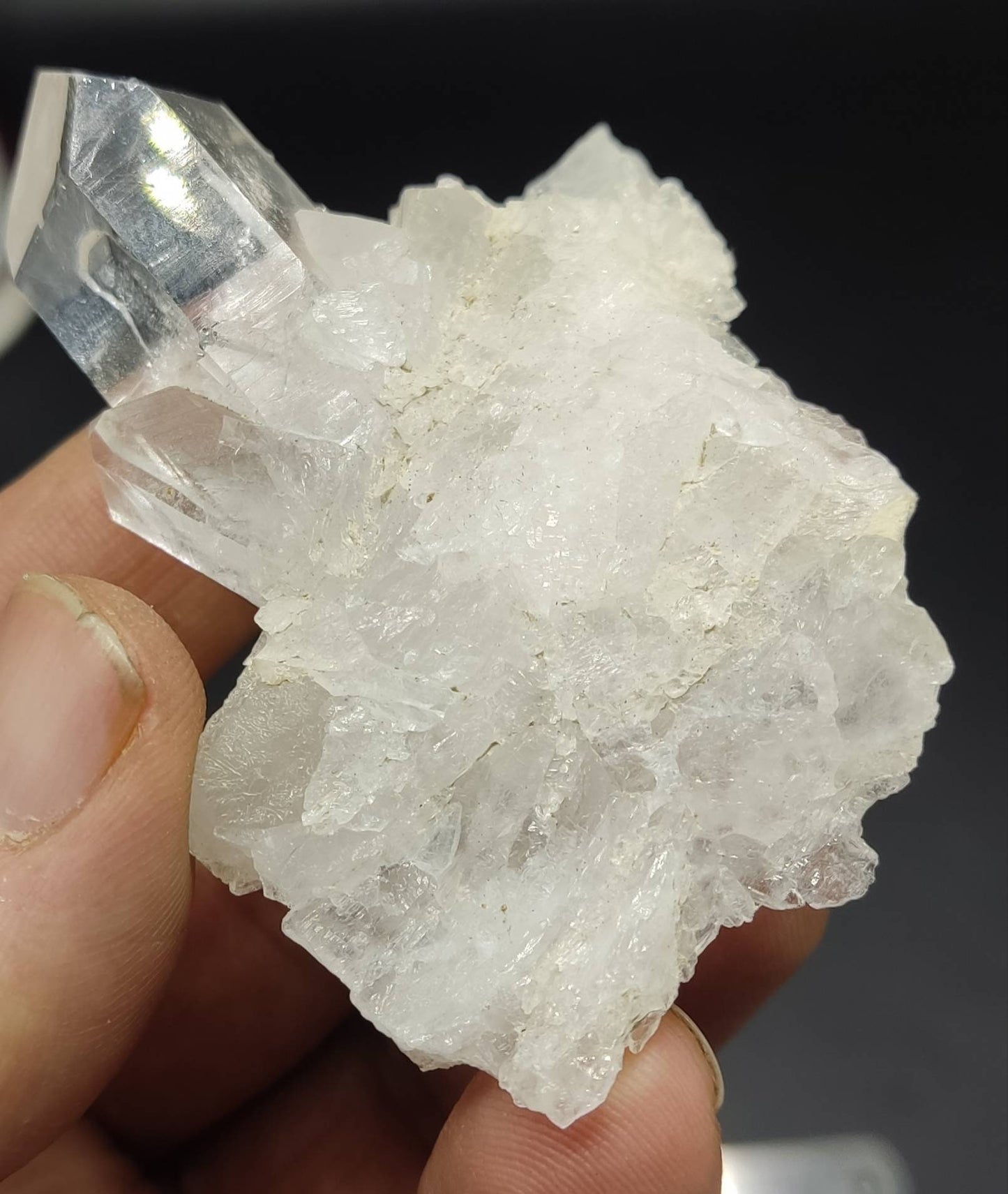 An aesthetic self standing Quartz crystal quartz cluster clear quartz natural quartz terminated quartz 51 grams