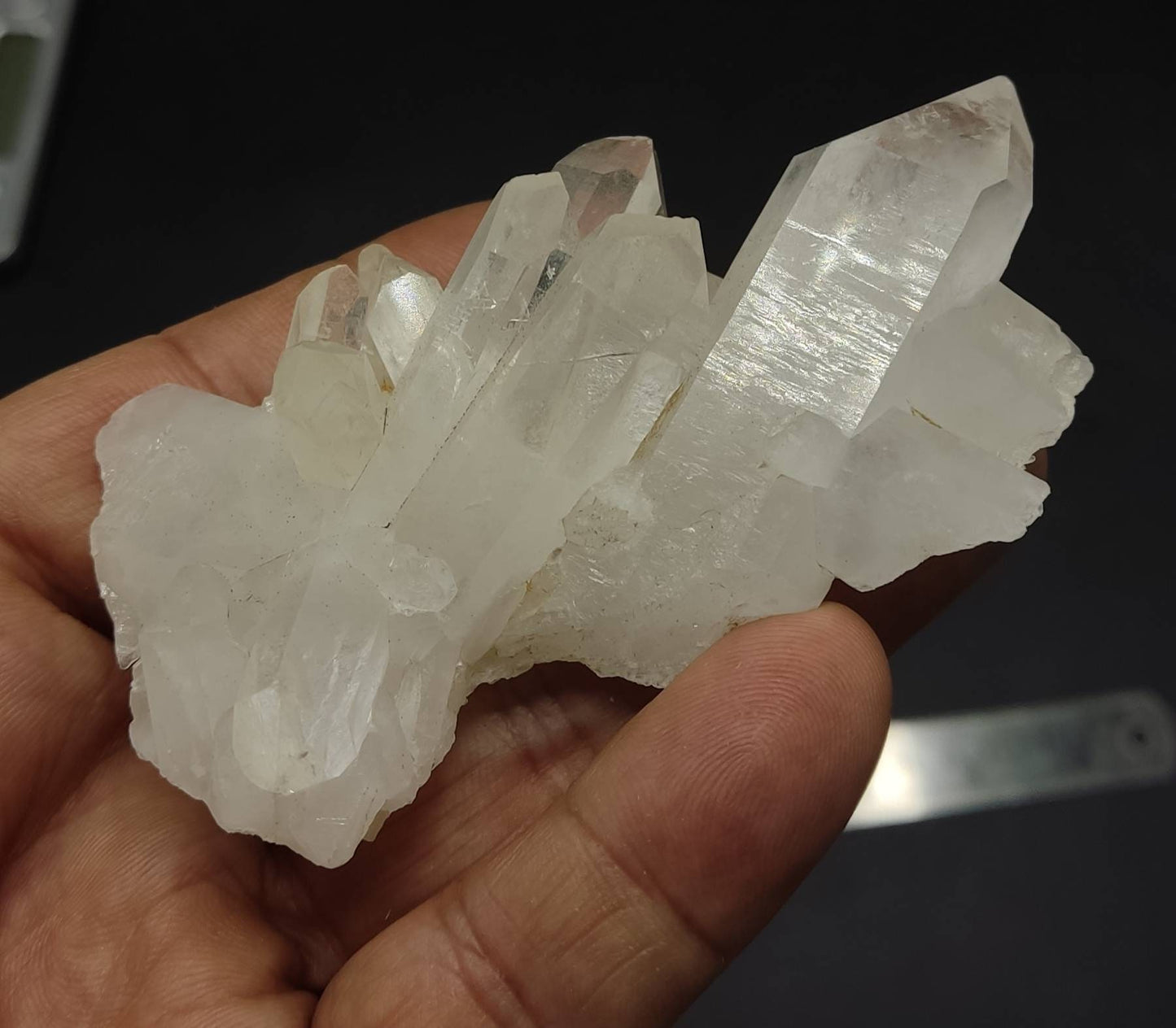 An aesthetic self standing Quartz crystal quartz cluster clear quartz natural quartz terminated quartz 103 grams