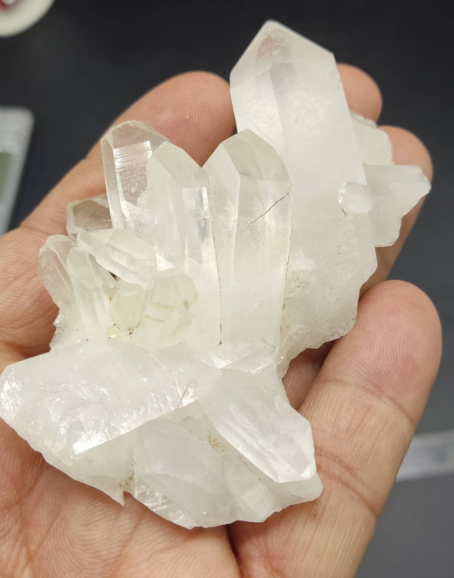 An aesthetic self standing Quartz crystal quartz cluster clear quartz natural quartz terminated quartz 103 grams