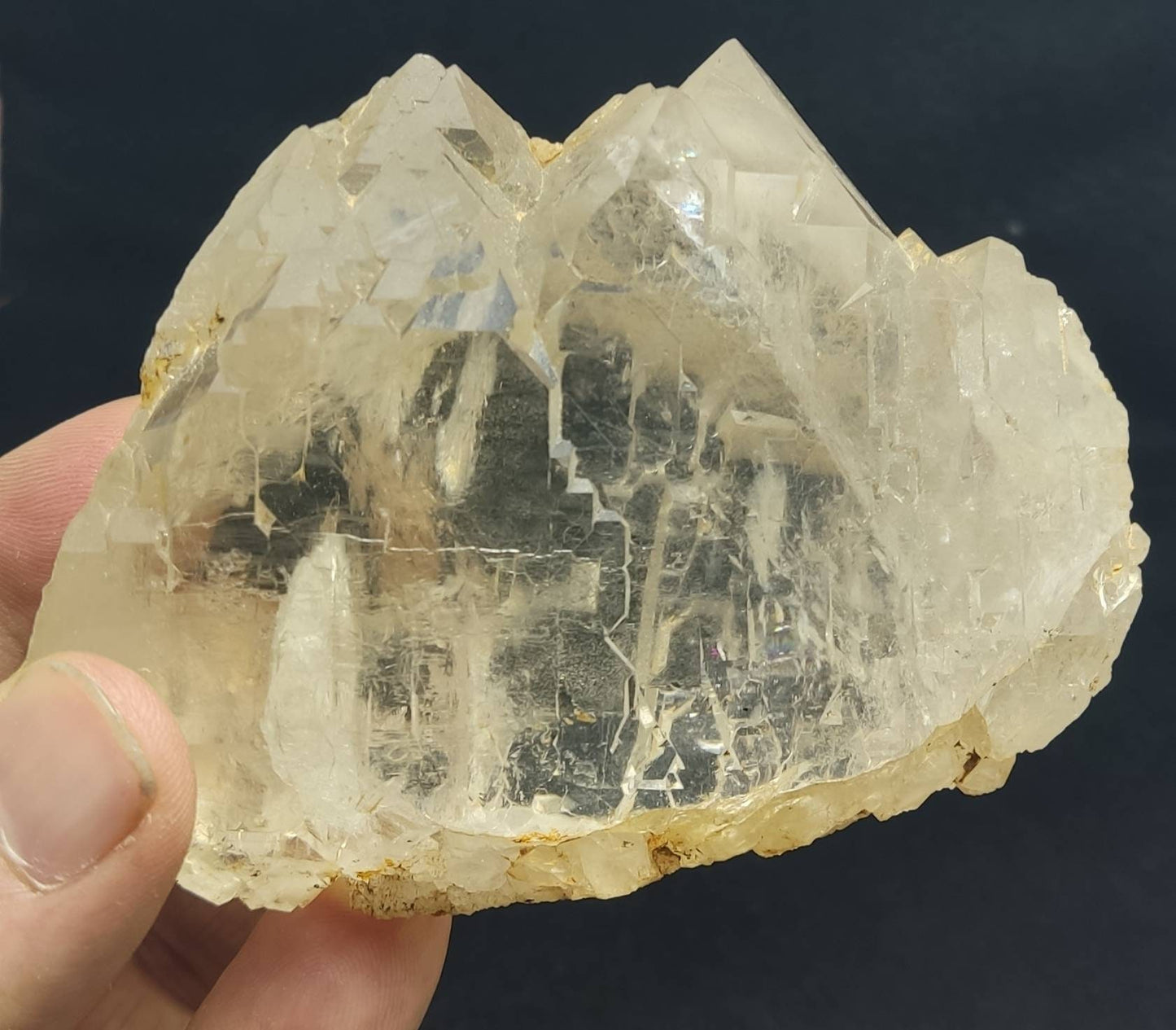 Gwindel Quartz floater Crystal 330 grams