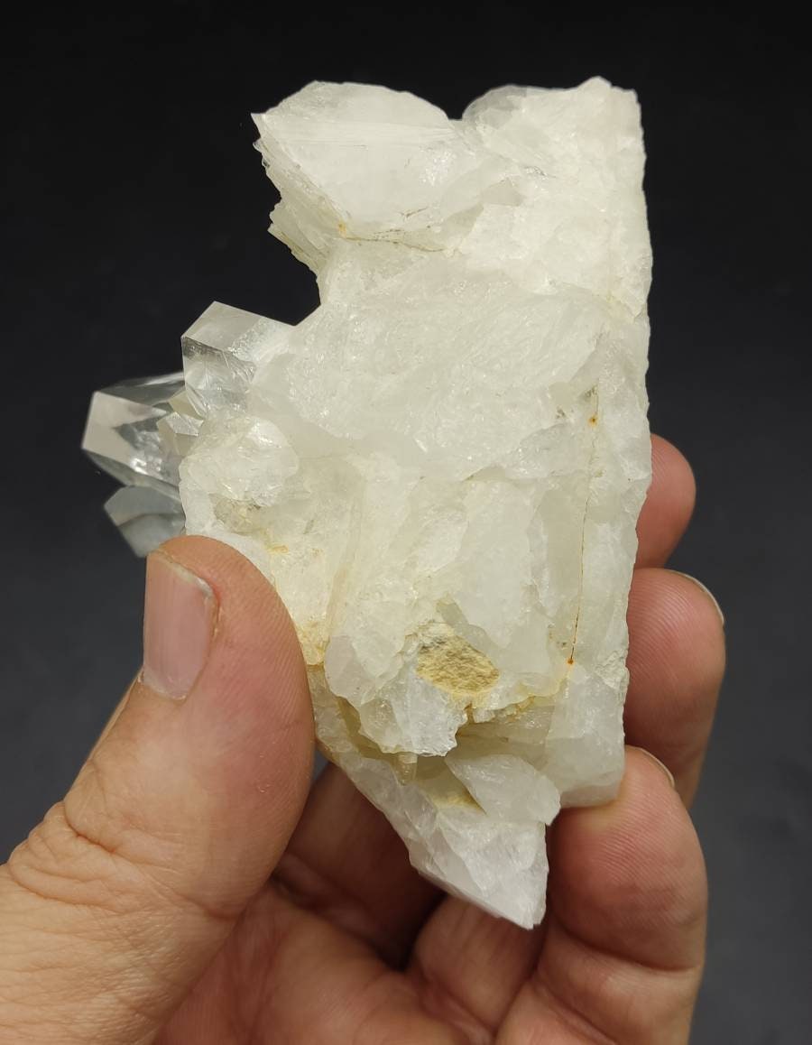 An aesthetic self standing Quartz crystal quartz cluster clear quartz natural quartz terminated quartz 237 grams