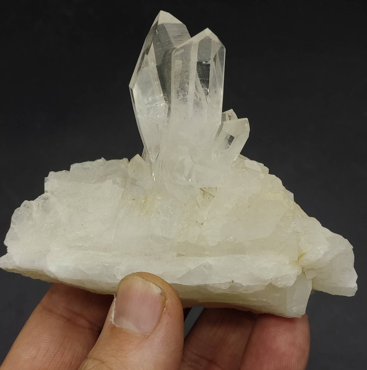 An aesthetic self standing Quartz crystal quartz cluster clear quartz natural quartz terminated quartz 237 grams