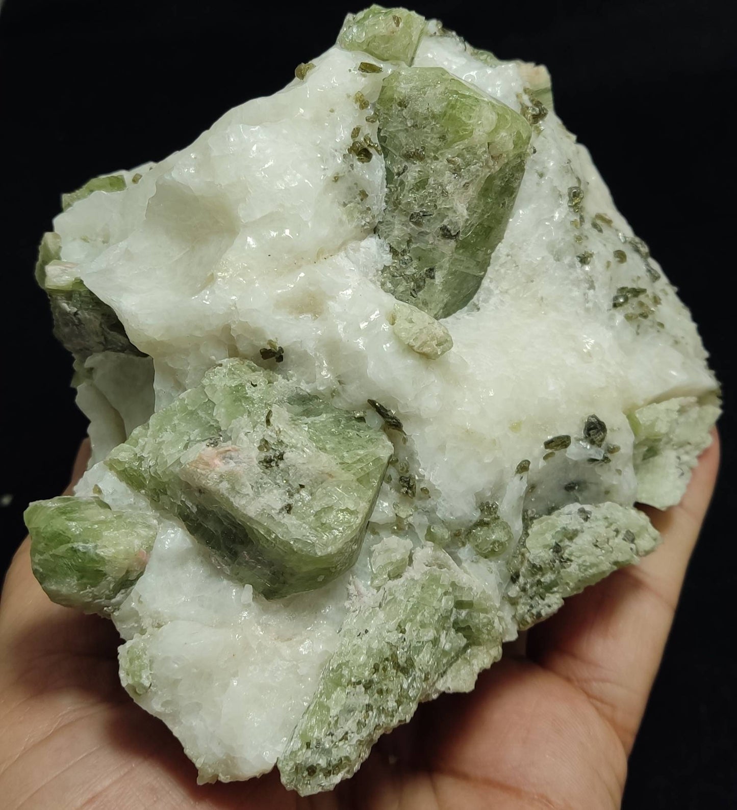 Green diopside crystals on matrix with mica 1067 grams