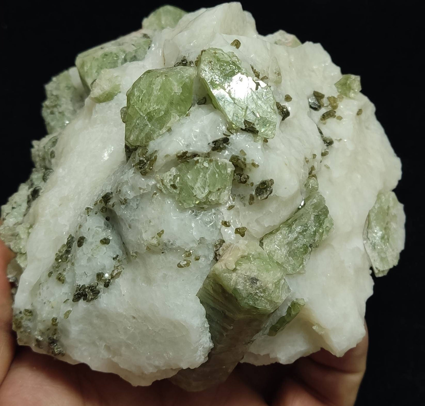 Green diopside crystals on matrix with mica 1067 grams