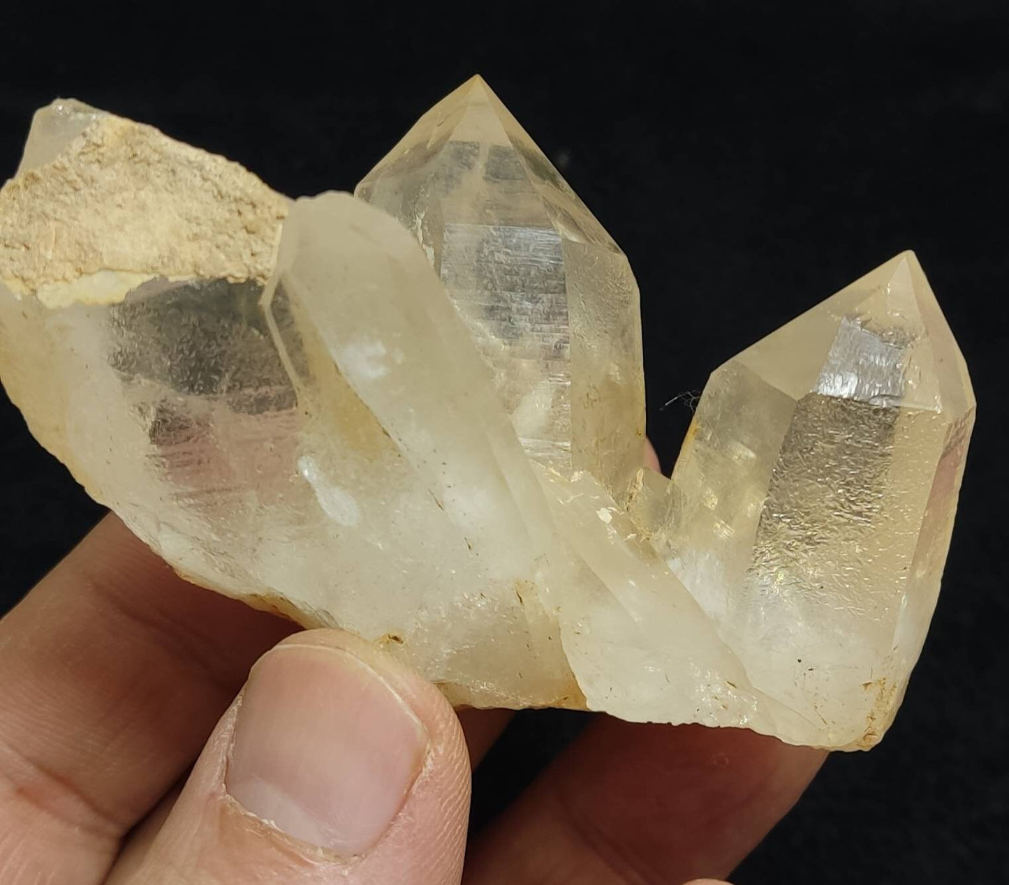 Aesthetic quartz crystals cluster 118 grams