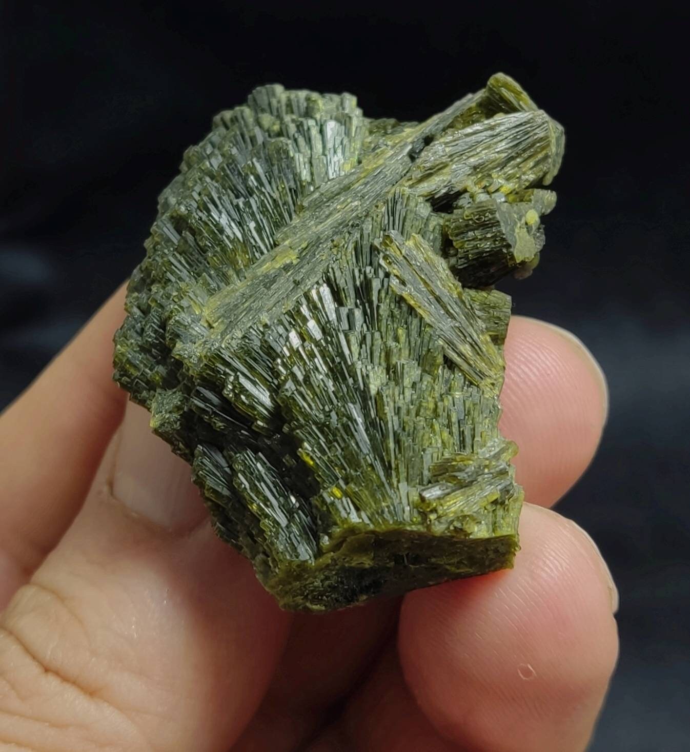 Lusterous Epidote Crystal spray formations 47 grams