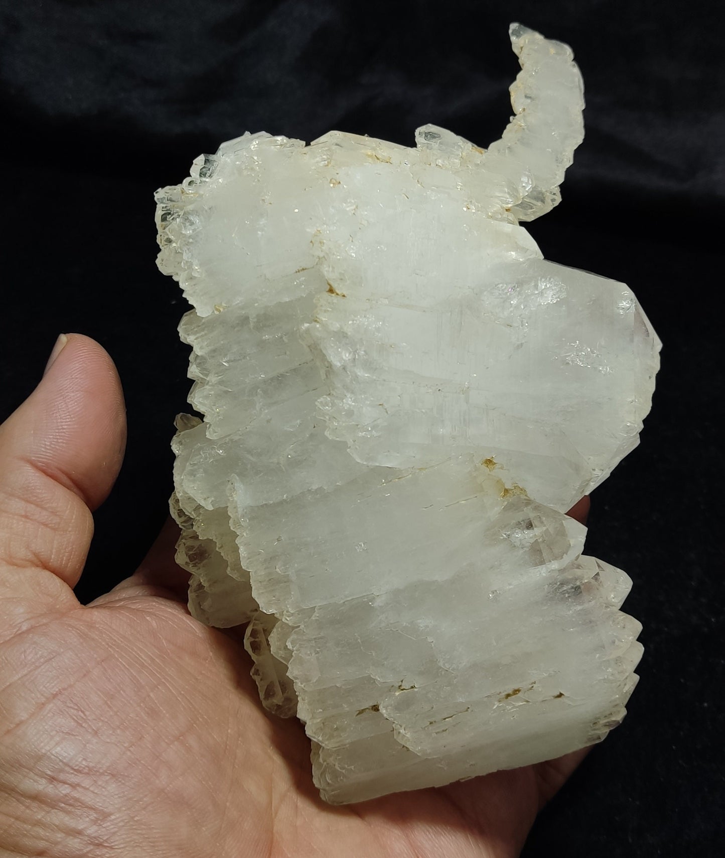 Very aesthetic quartz cluster cabinet size specimen 580 grams