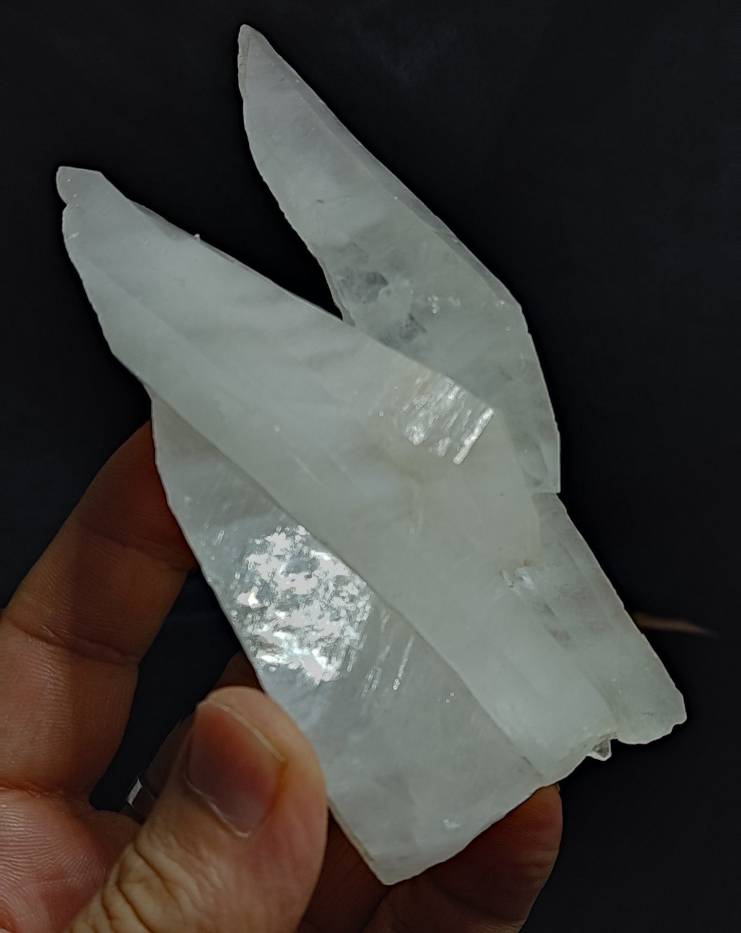 Very aesthetic faden Quartz crystal twin formations 261 grams