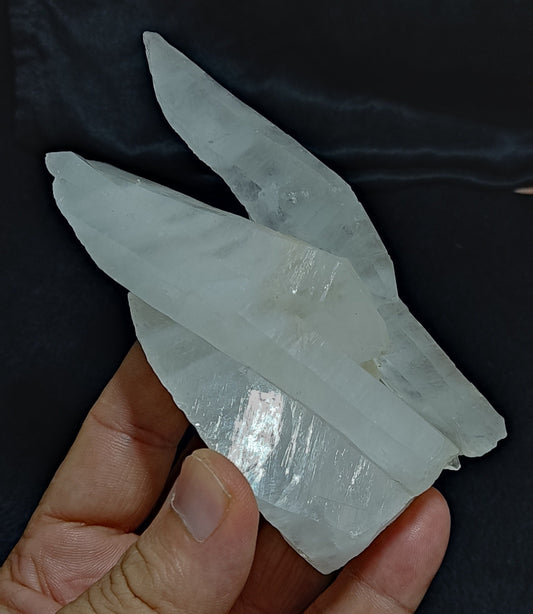 Very aesthetic faden Quartz crystal twin formations 261 grams