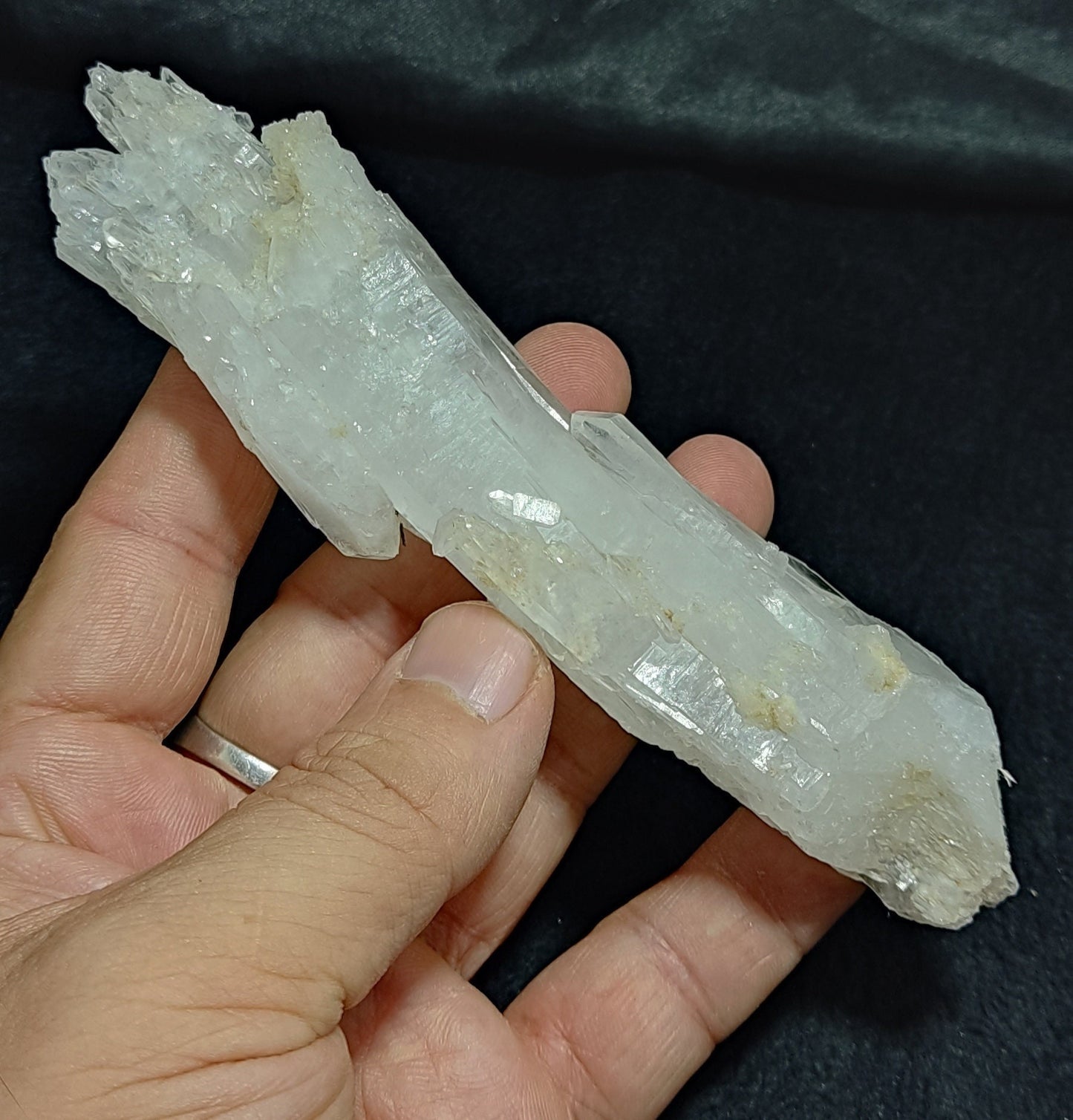 Elongated faden Quartz crystal 149 grams