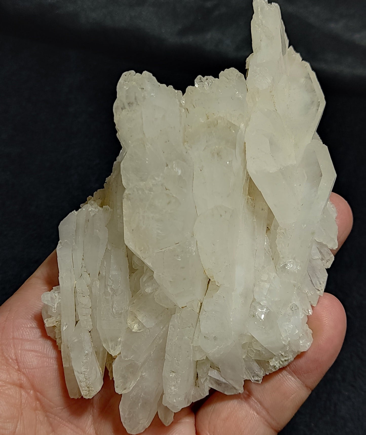 Very aesthetic faden Quartz cluster 286 grams