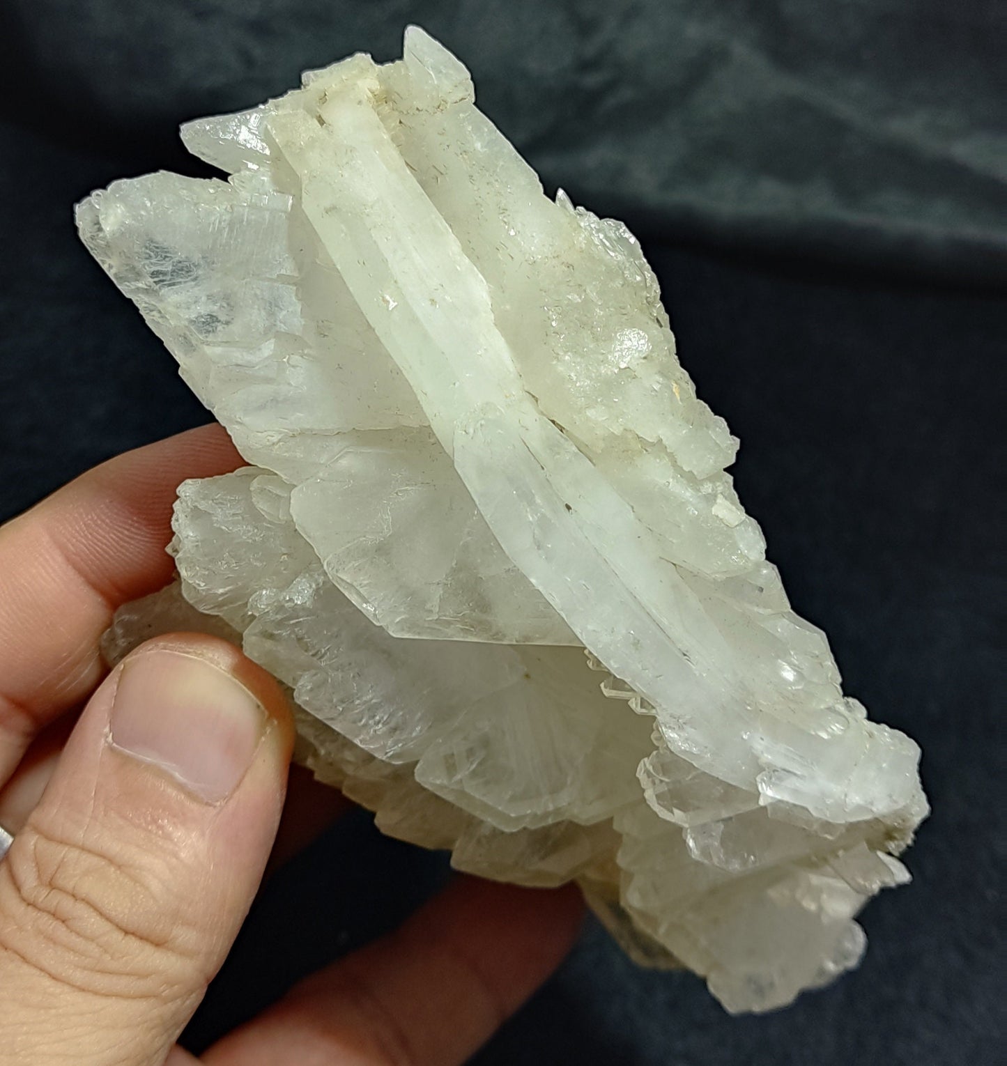 Very aesthetic faden Quartz cluster 286 grams