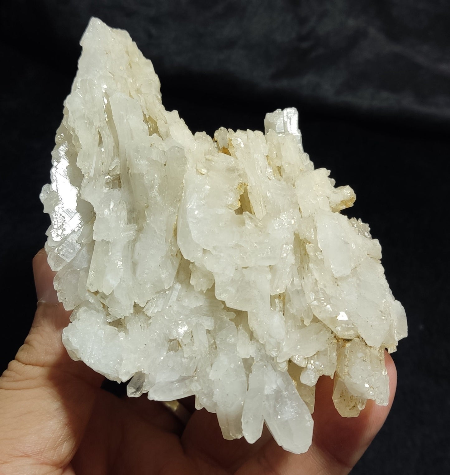 Very aesthetic faden Quartz cluster 286 grams