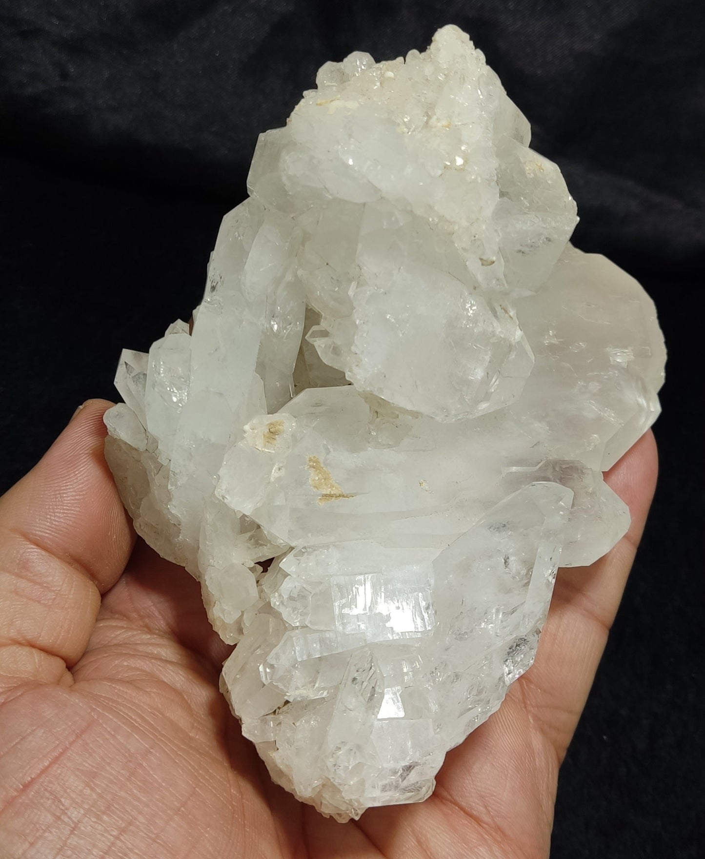 Very aesthetic faden Quartz cluster 510 grams