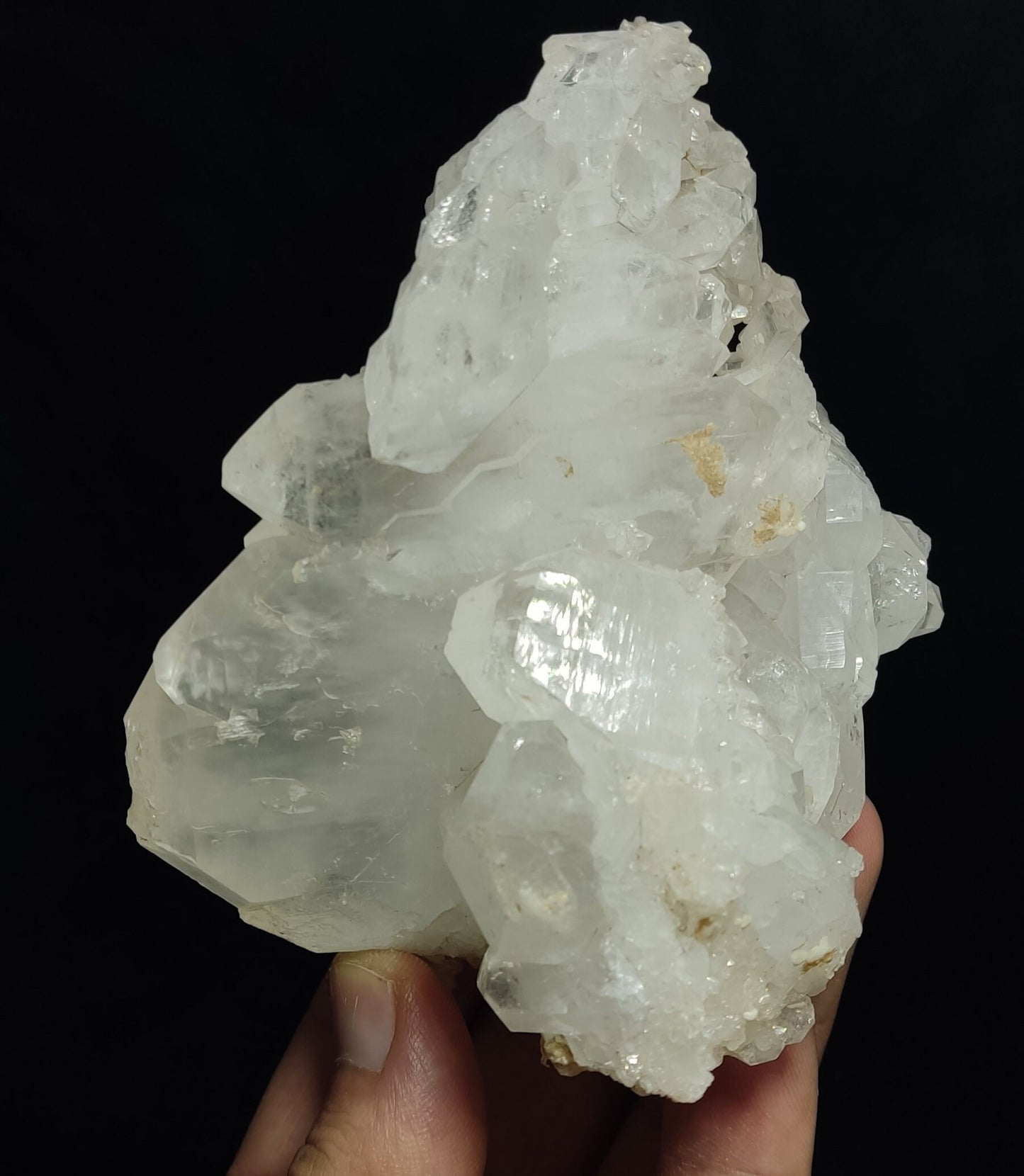 Very aesthetic faden Quartz cluster 510 grams