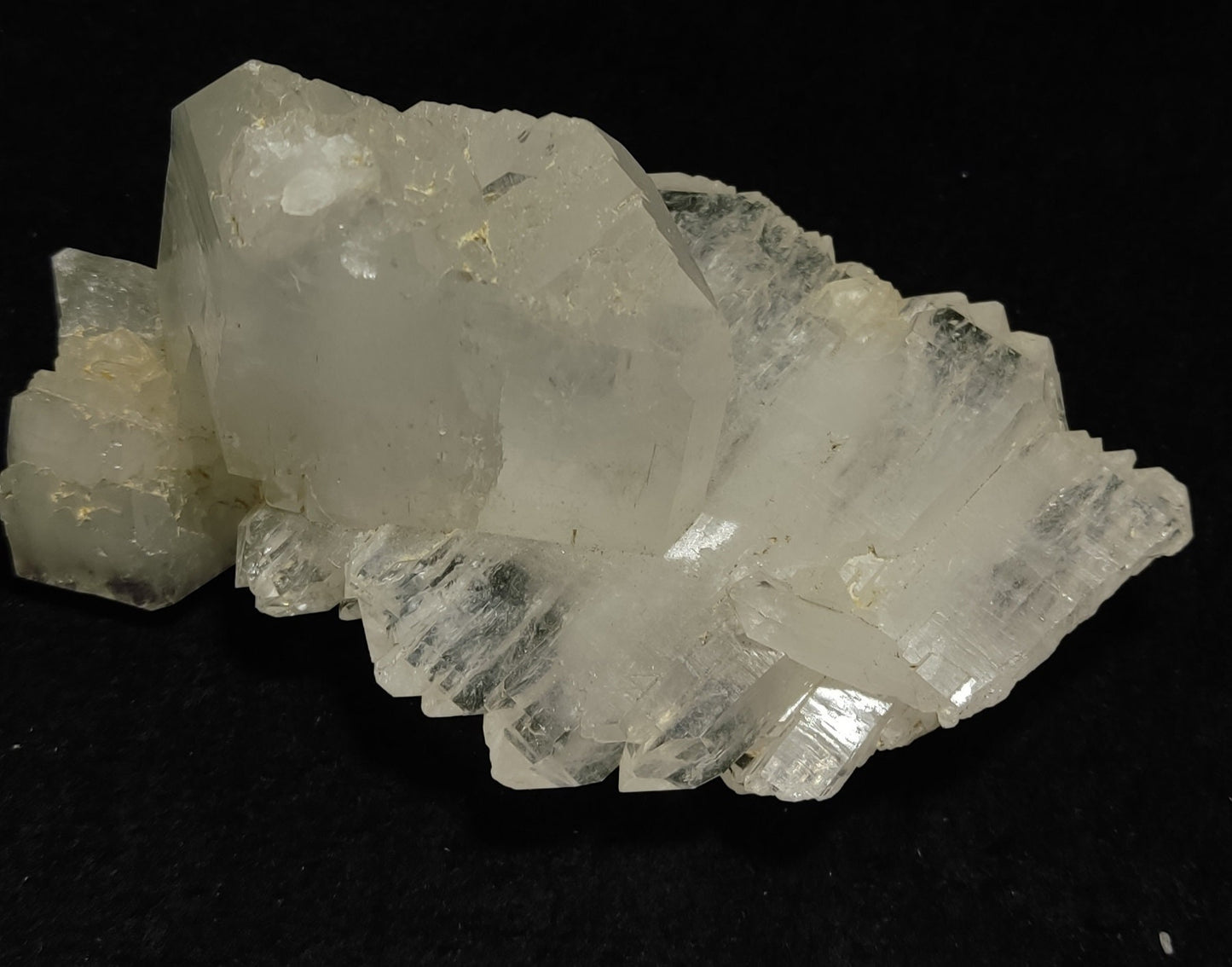 Very aesthetic faden Quartz cluster 243 grams