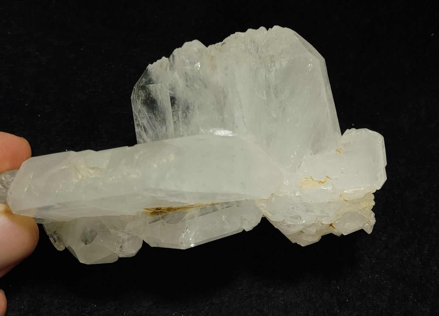 Very aesthetic faden Quartz cluster 243 grams