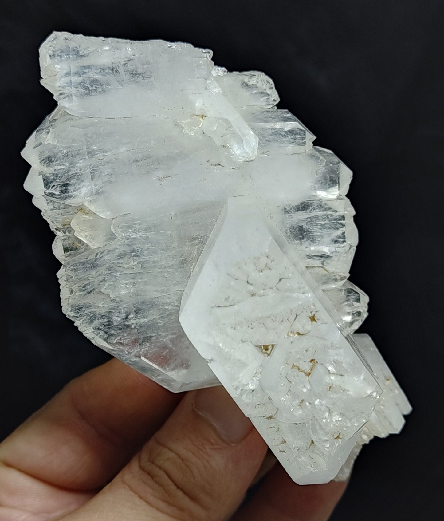 Very aesthetic faden Quartz cluster 243 grams