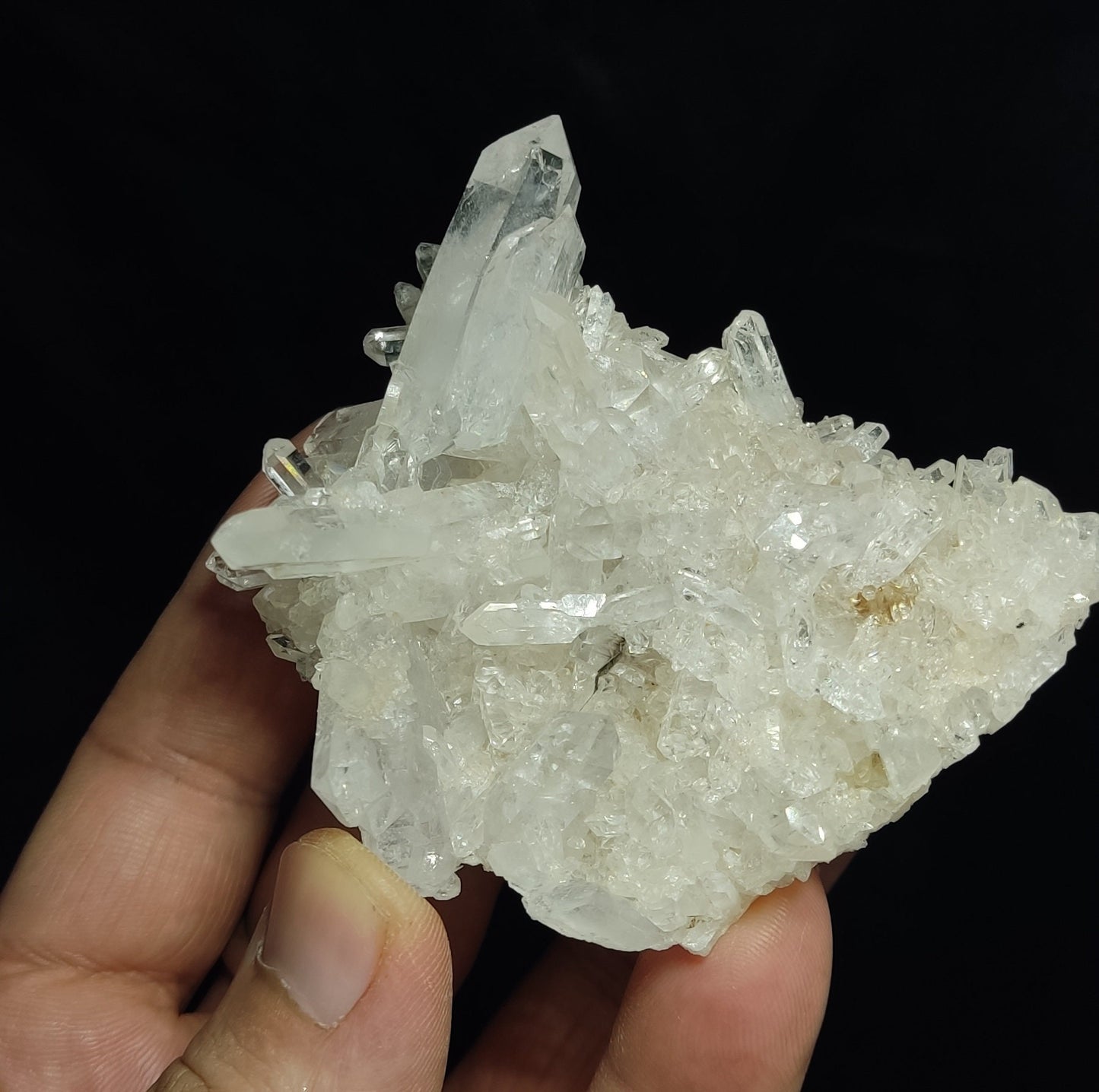 Very aesthetic quartz cluster with calcite 124 grams