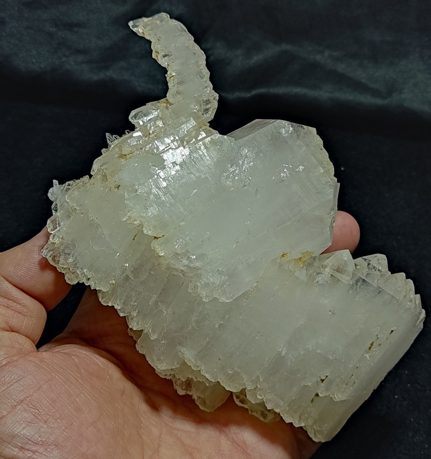 Very aesthetic quartz cluster cabinet size specimen 580 grams