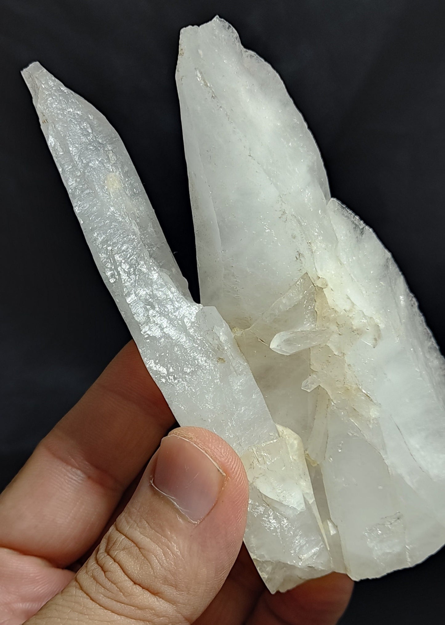 Very aesthetic faden Quartz crystal twin formations 261 grams