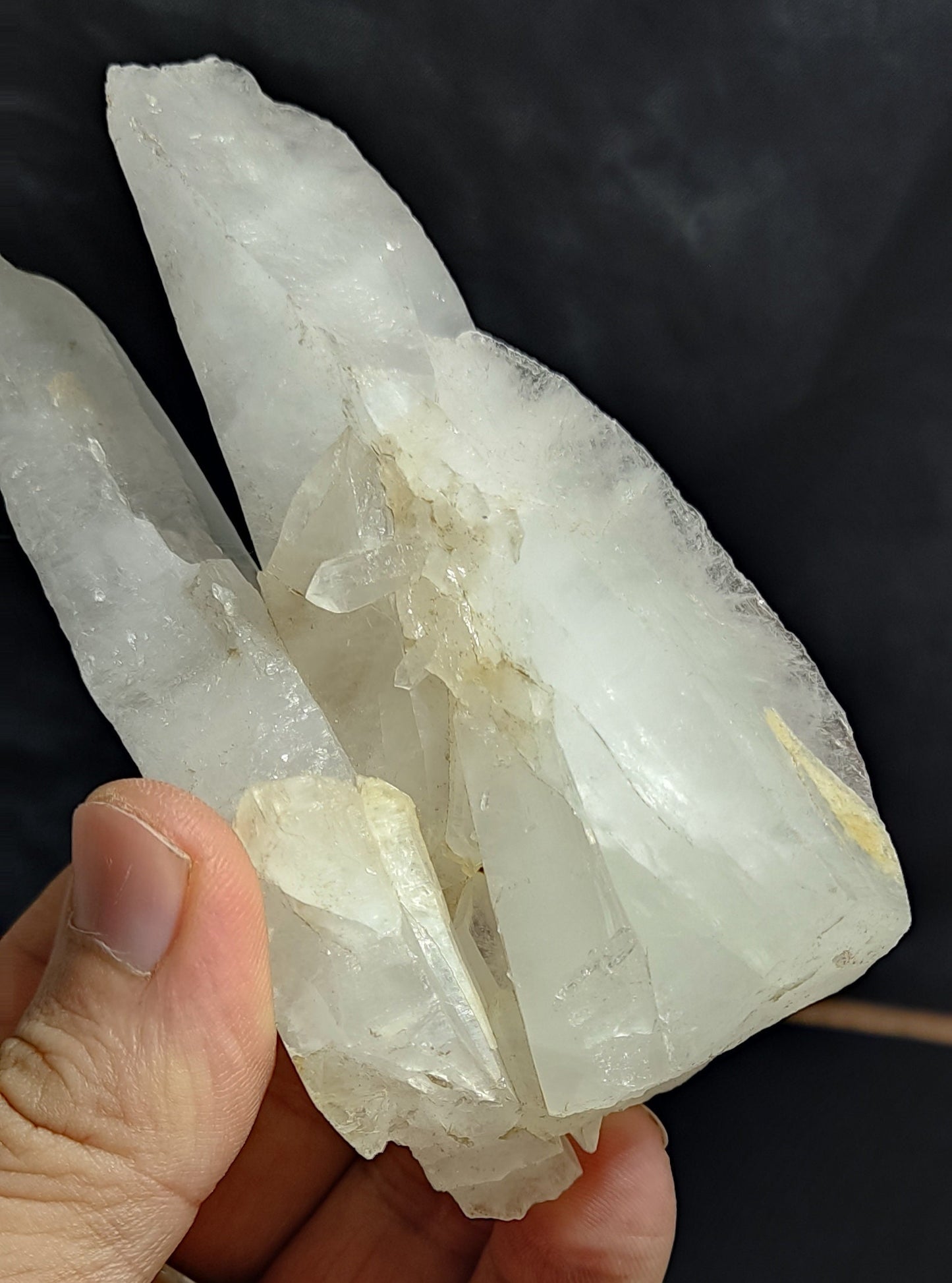 Very aesthetic faden Quartz crystal twin formations 261 grams