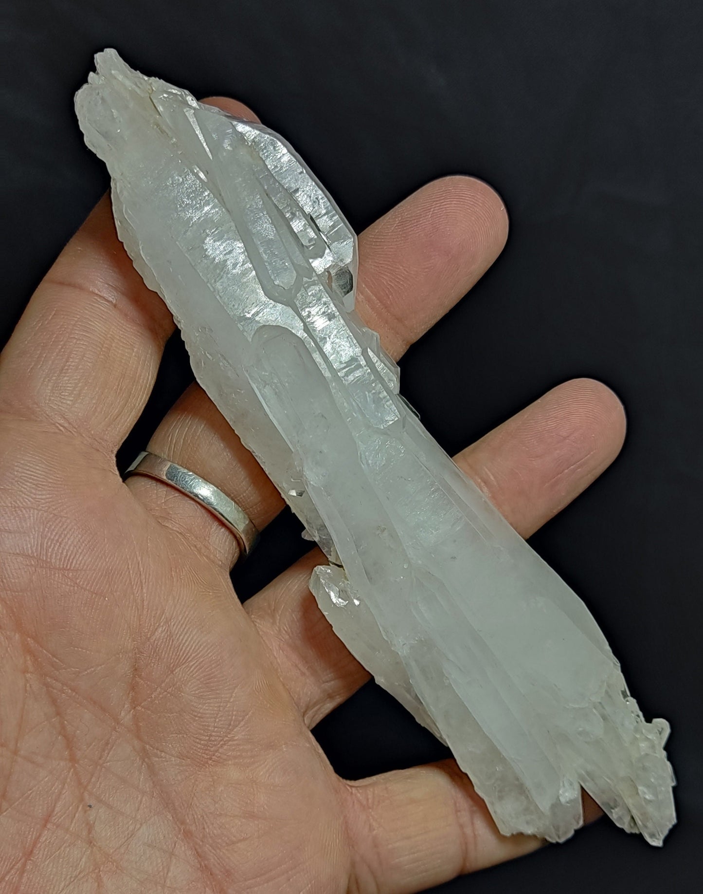 Elongated faden Quartz crystal 149 grams