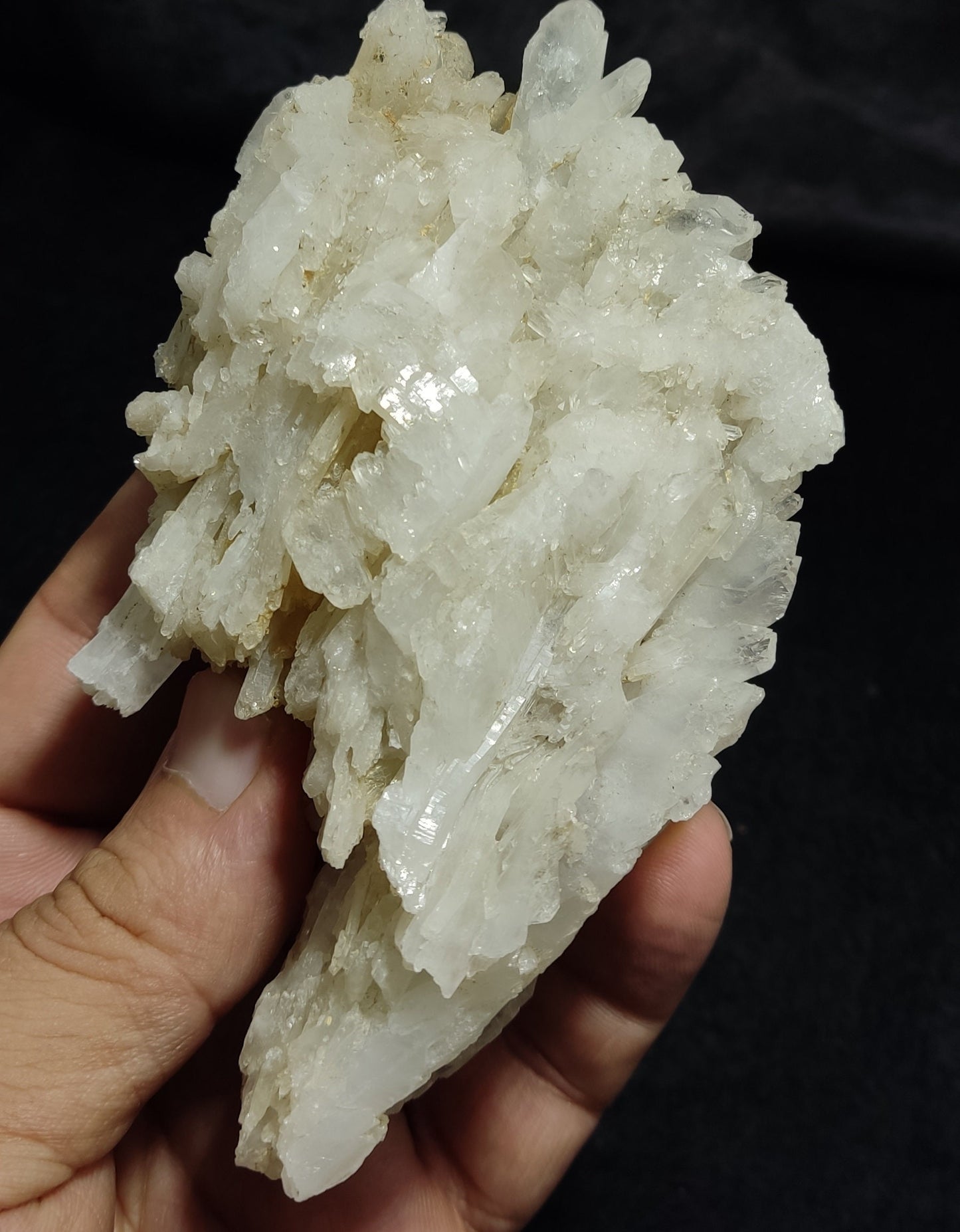 Very aesthetic faden Quartz cluster 286 grams