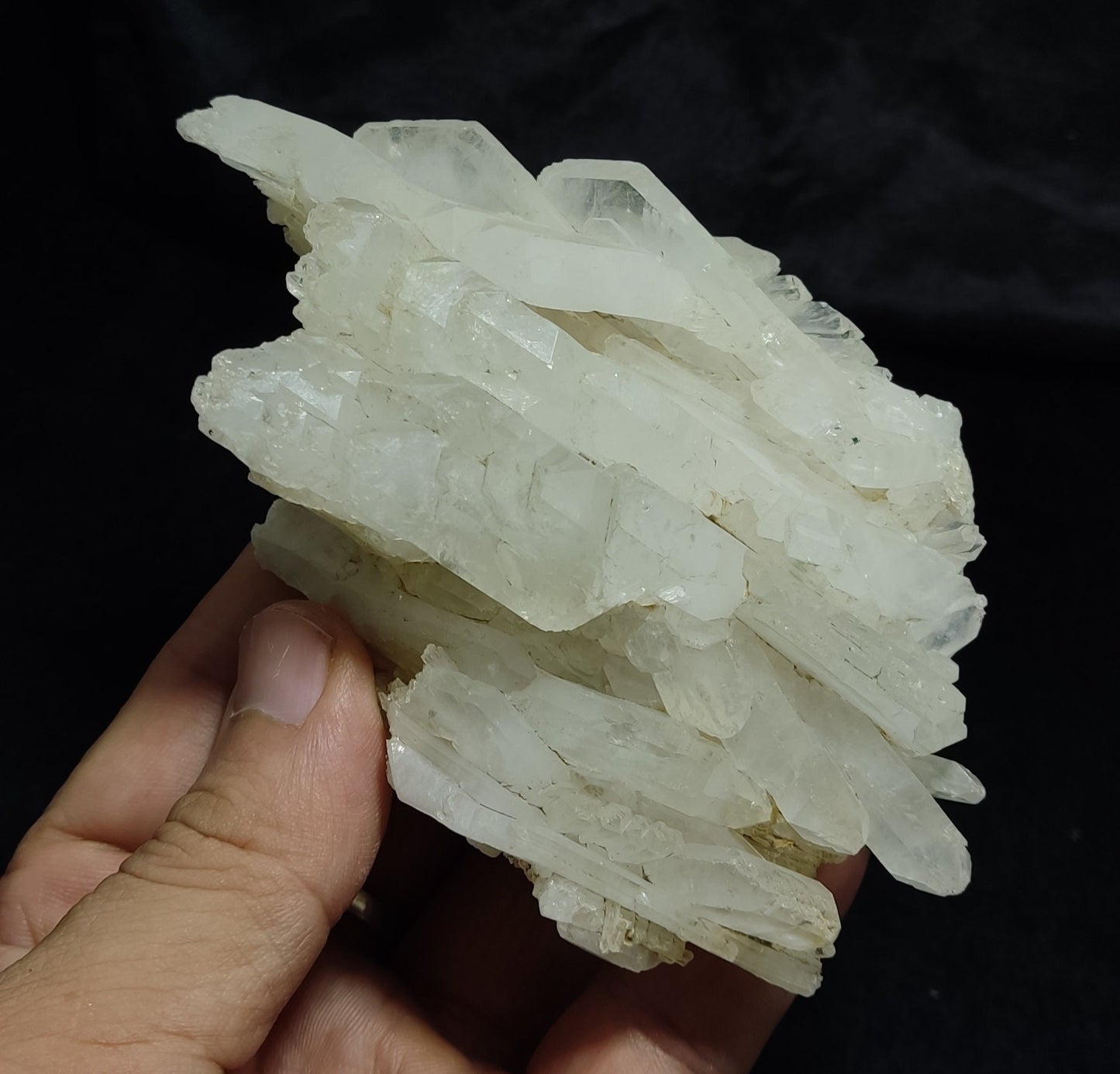 Very aesthetic faden Quartz cluster 286 grams