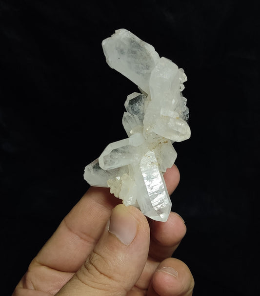 Natural lustrous quartz cluster 72 grams