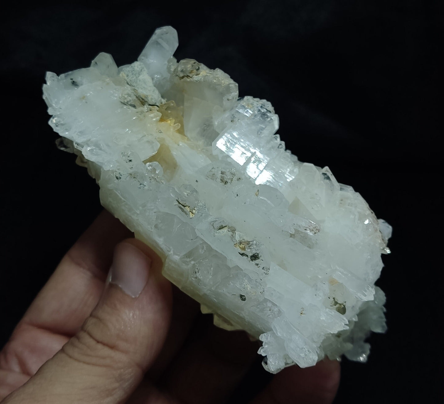 Very aesthetic faden Quartz cluster 260 grams