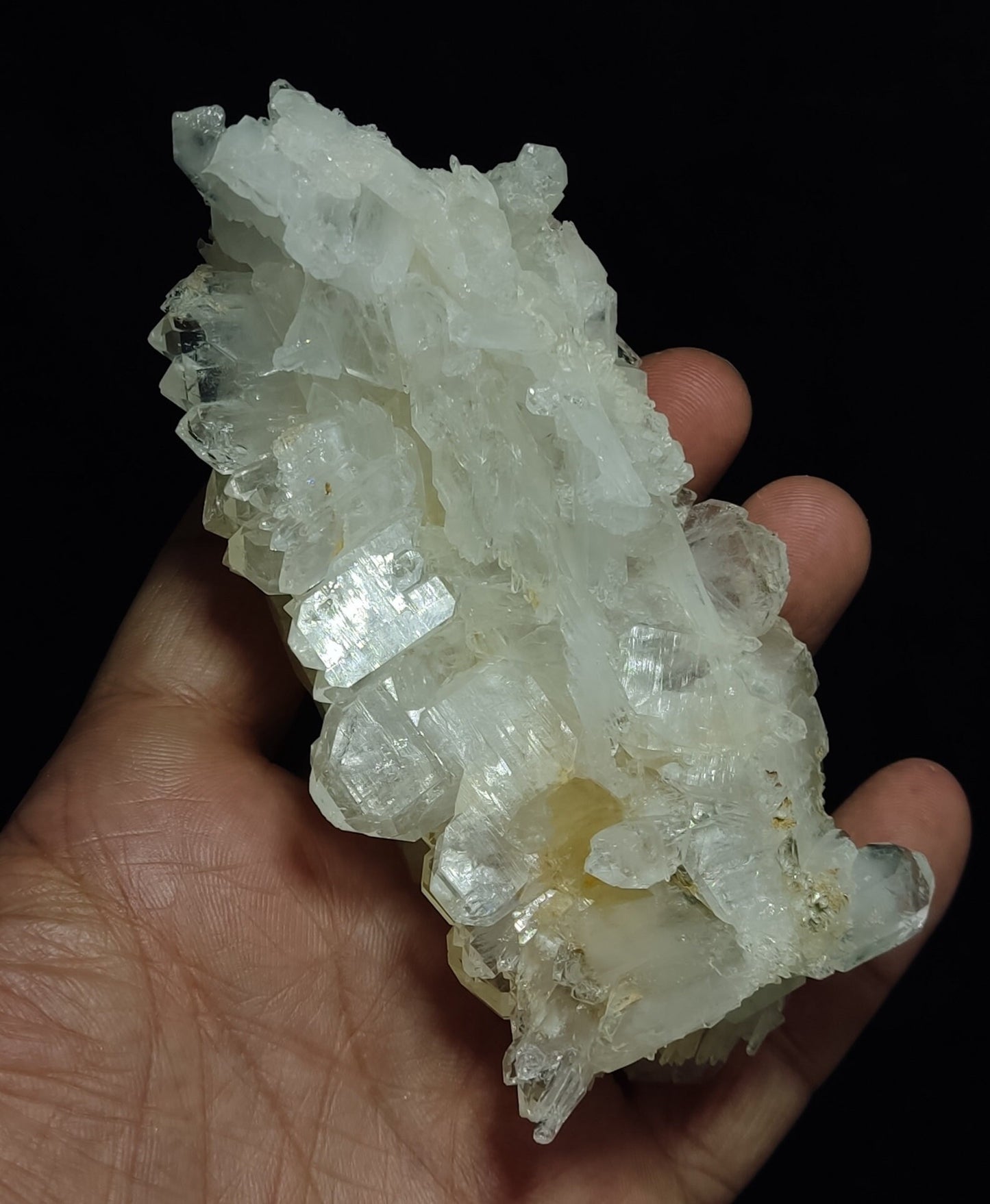 Very aesthetic faden Quartz cluster 260 grams