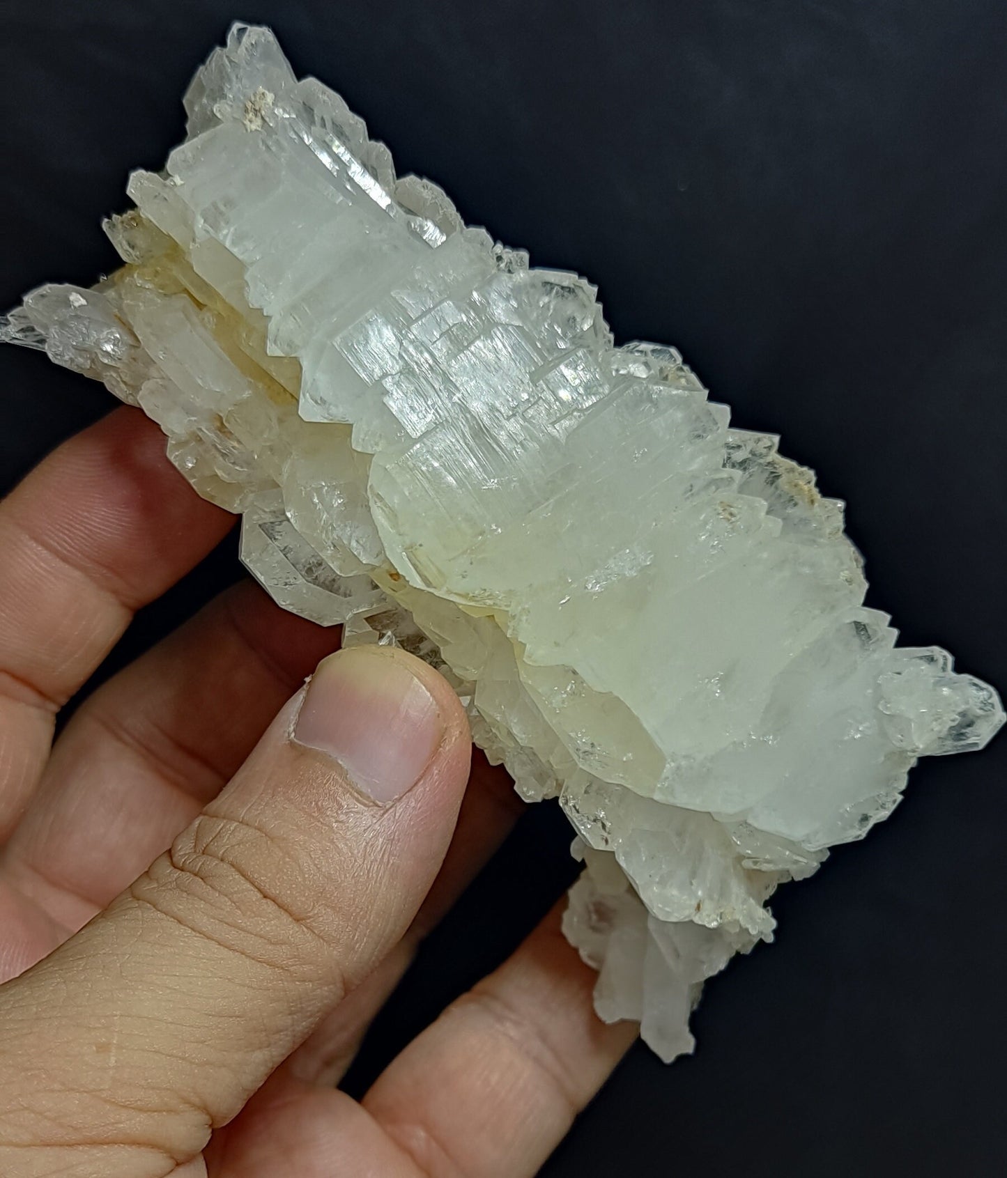 Very aesthetic faden Quartz cluster 260 grams