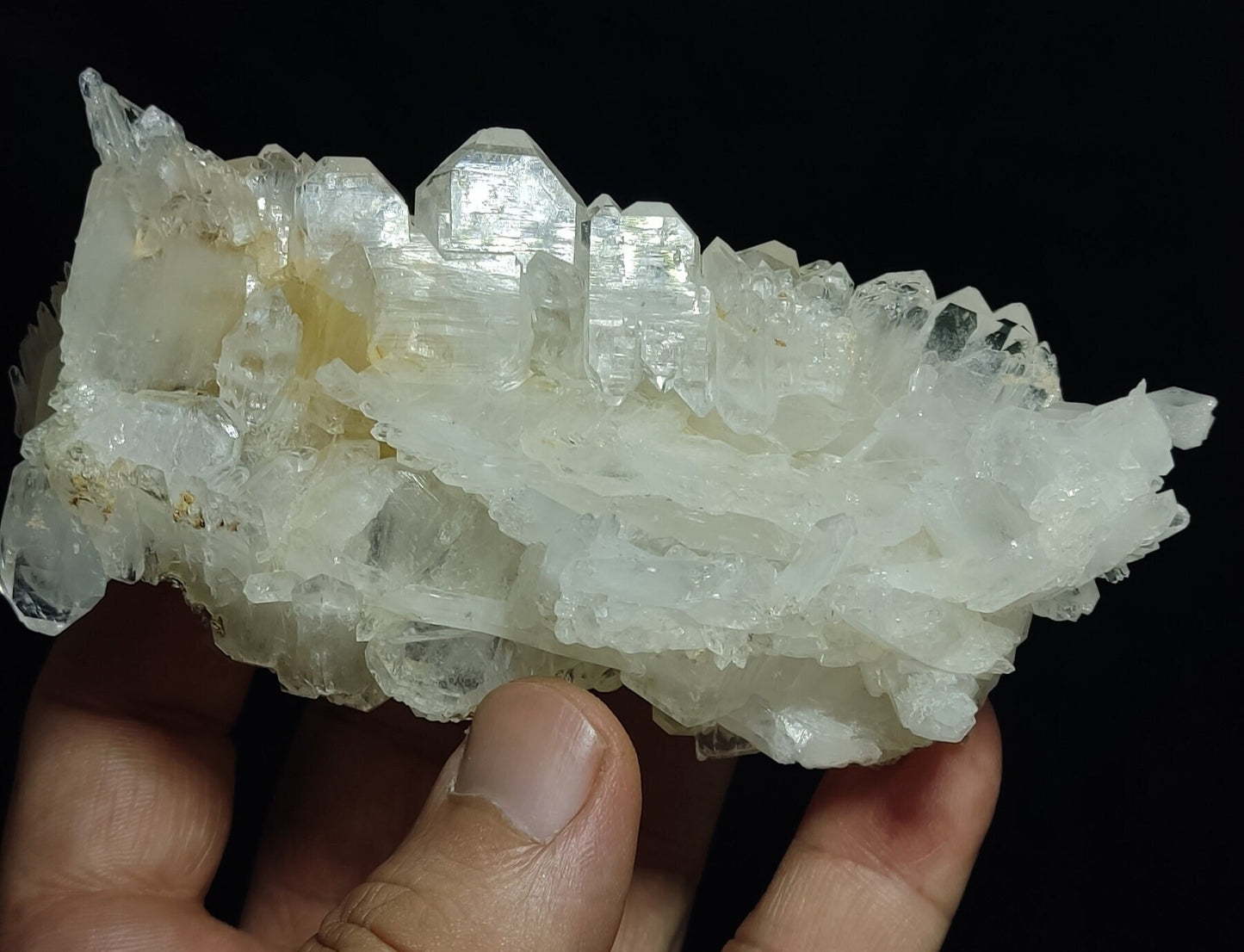 Very aesthetic faden Quartz cluster 260 grams